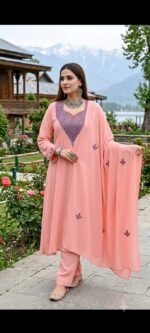 Sozni work crepe suit - Image 3