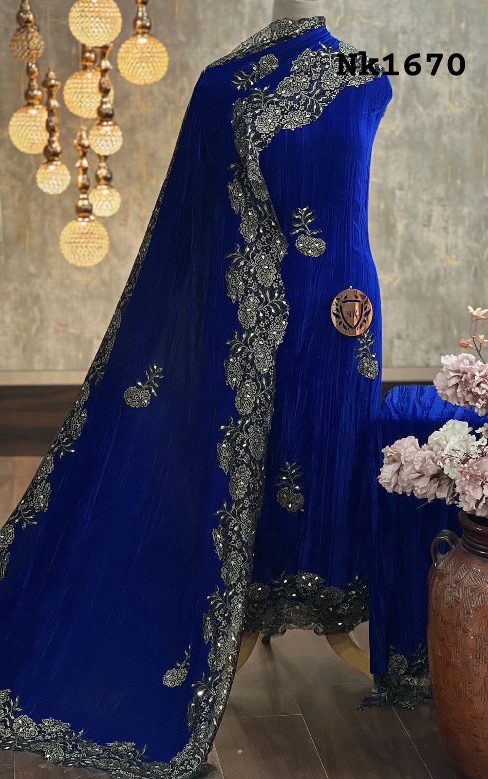 Crush velvet kurta & dupatta Crush velvet kurta & dupatta - Image 1