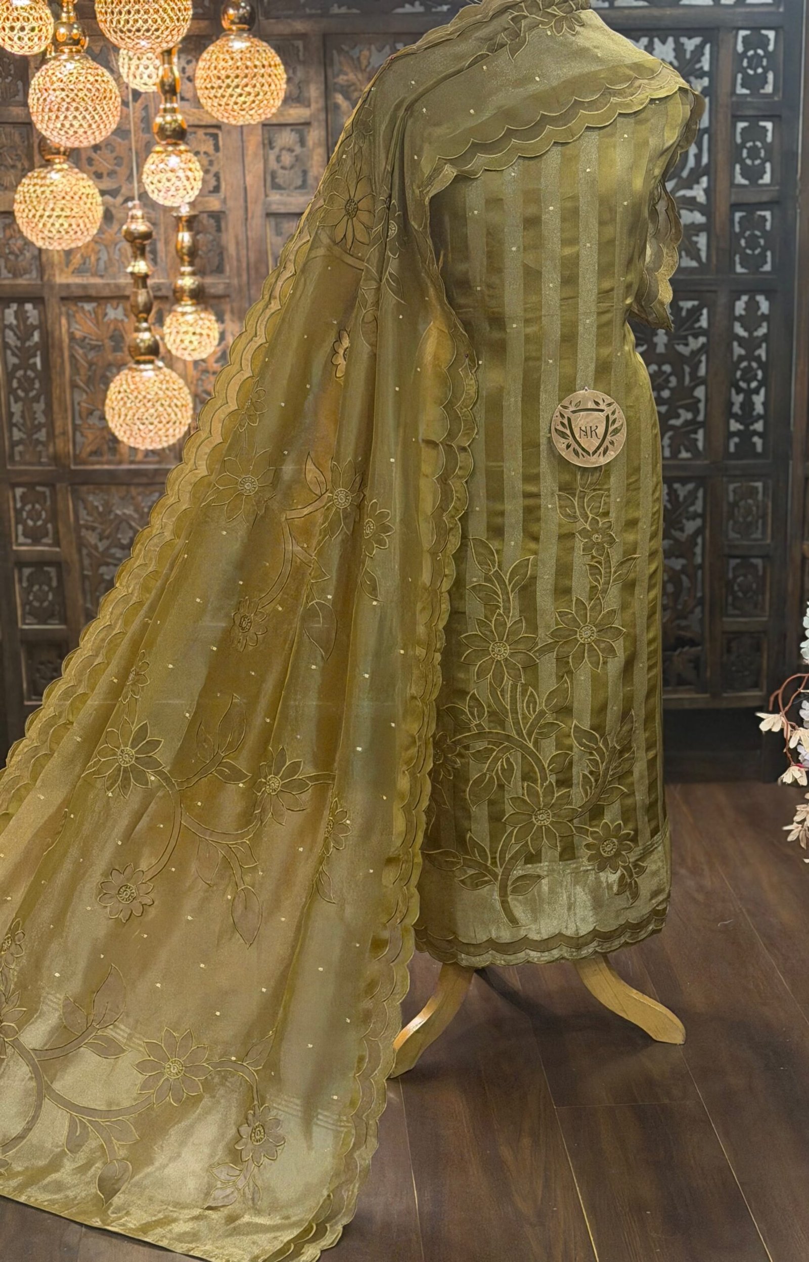Satin zari lining kurta4 Satin zari lining kurta and tissue border - Image 1